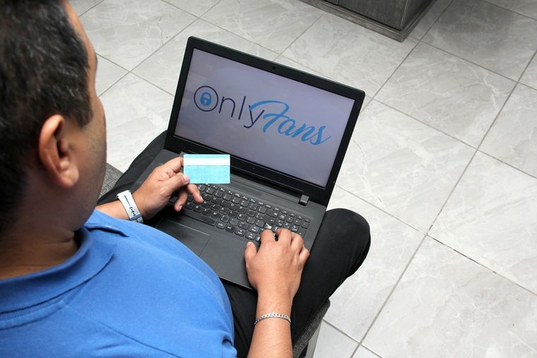 La nueva política de OnlyFans busca restringir el acceso a usuarios con antecedentes penales, generando preocupación entre creadores de todo el mundo. La nueva política de OnlyFans busca restringir el acceso a usuarios con antecedentes penales, generando preocupación entre creadores de todo el mundo.