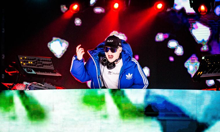 Bizarrap durante su presentación en el Hipódromo de Palermo. Foto: Foto: Ignacio Arnedo / Rolling stone