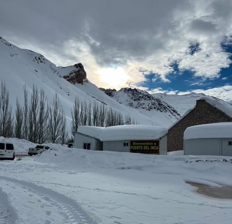 Por las condiciones del clima, se trasladó a los turistas a la localidad de Penitentes en alta montaña