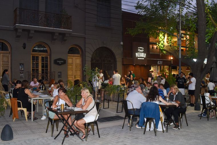 Promociones especiales y propuestas locales acompañaron la celebración de la obra terminada. Promociones especiales y propuestas locales acompañaron la celebración de la obra terminada.