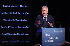 Ángel Víctor Torres, ministro de España, durante el acto por los desaparecidos españoles. Foto Dpa