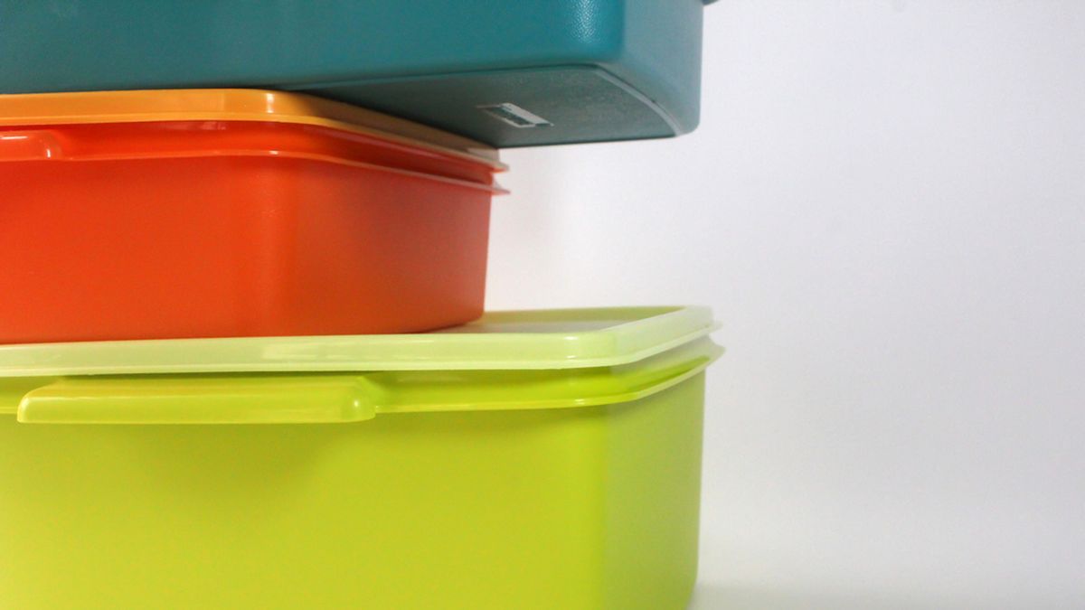 El truco con bicarbonato para limpiar tuppers y eliminar el mal olor de una vez