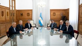 Los ministros Lisandro Catalán, Guillermo Francos y Luis Caputo con gobernadores aliados.&nbsp;&nbsp;