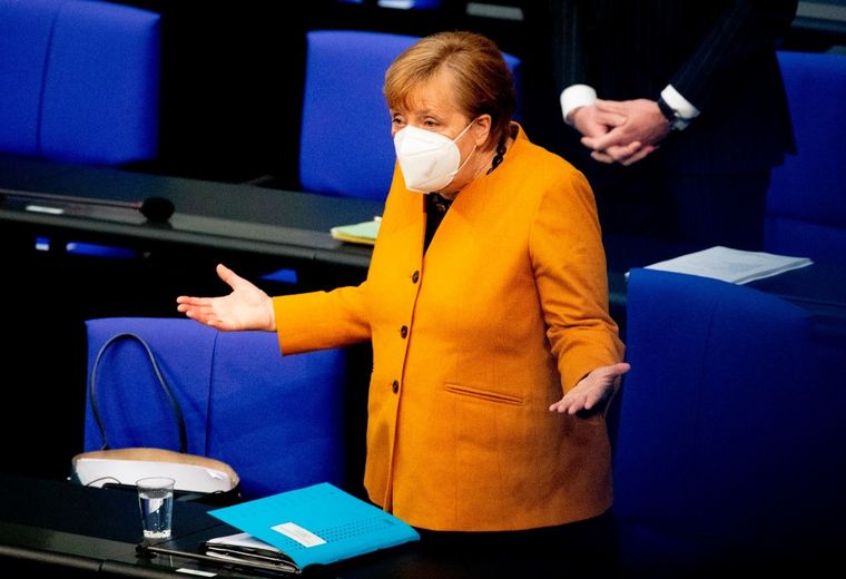 Ángela Merkel tuvo que dar marcha atrás con las restricciones para Semana Santa en Alemania Foto: EFE