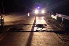 El puente sobre el arroyo Los Puquios presenta daños y obligó a realizar un desvío preventivo.