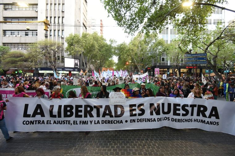 La marcha se desarrolló en el centro de la provincia Foto: Maximiliano Ríos/MDZ