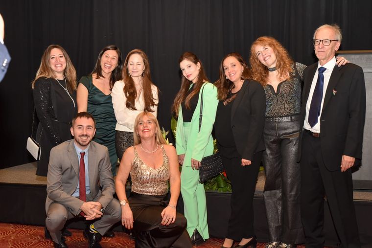 Los chicos del Consulado: ¡mucha onda! Los chicos del Consulado: ¡mucha onda!