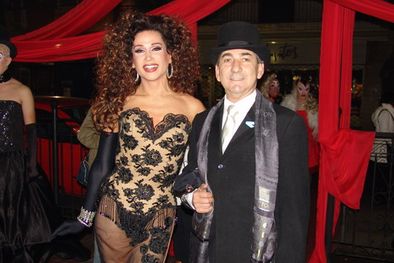 MDZol | Gustavo Moro -el invitado de la noche- junto a Tito Bustos -creador de La Reserva- llegaron en un auto antiguo y, como todos, desfilaron por la red carpet. Foto: MDZ