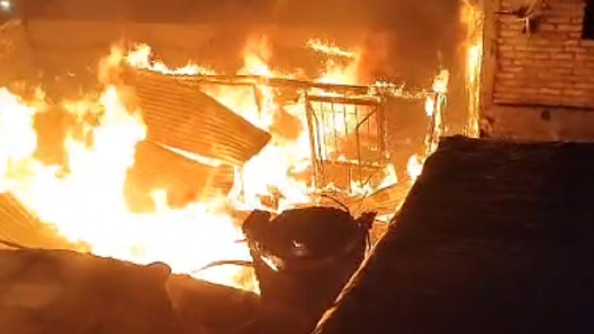 Dramático incendio en una casa de Las Heras: trasladaron a una menor que se descompensó