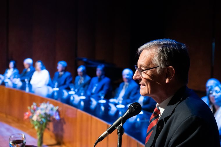 El Rector Daniel Pizzi dio su mensaje de despedida este viernes. Foto: Prensa UNCuyo