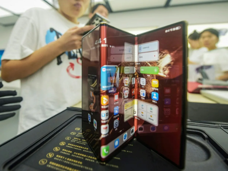 Huawei lidera el mercado chino de teléfonos plegables, muy por delante de Samsung y otras marcas locales. Huawei lidera el mercado chino de teléfonos plegables, muy por delante de Samsung y otras marcas locales.