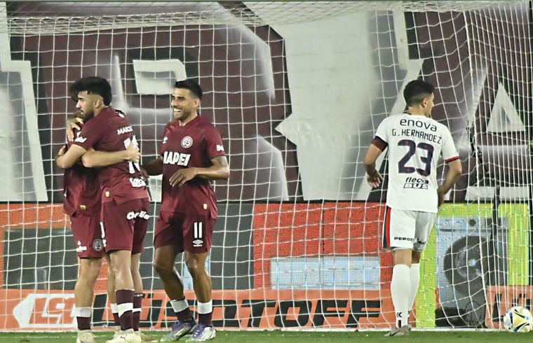 Festejo granate. Con goles de Marcich y Bou, Lanús le gana a San Lorenzo y se pone tercero en la tabla de puntuaciones del grupo B.&nbsp;