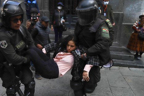 tension en bolivia: el gobierno quedo habilitado para ampliar la intervencion de las fuerzas armadas tension en bolivia: el gobierno quedo habilitado para ampliar la intervencion de las fuerzas armadas