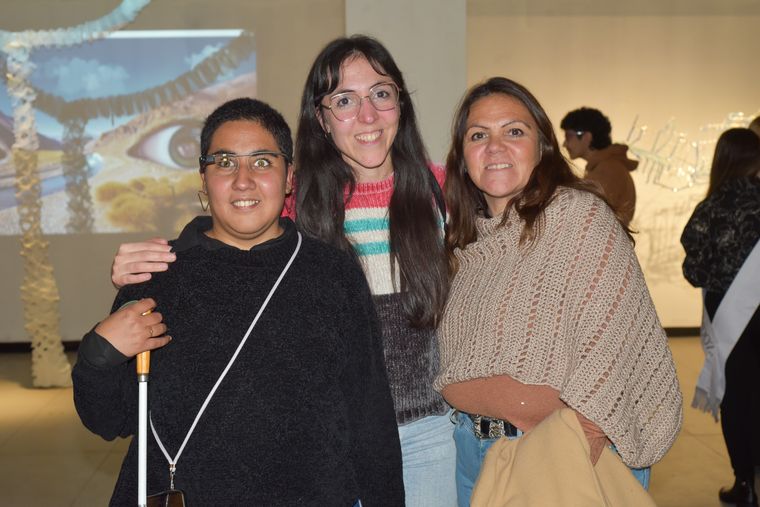 Cecilia Flores, Rocío Sánchez y Alejandra Flores. Cecilia Flores, Rocío Sánchez y Alejandra Flores.