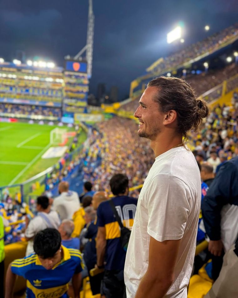 Zverev disfrutó de Boca-Independiente Rivadavia en la Bombonera. Foto: @alexzverev123