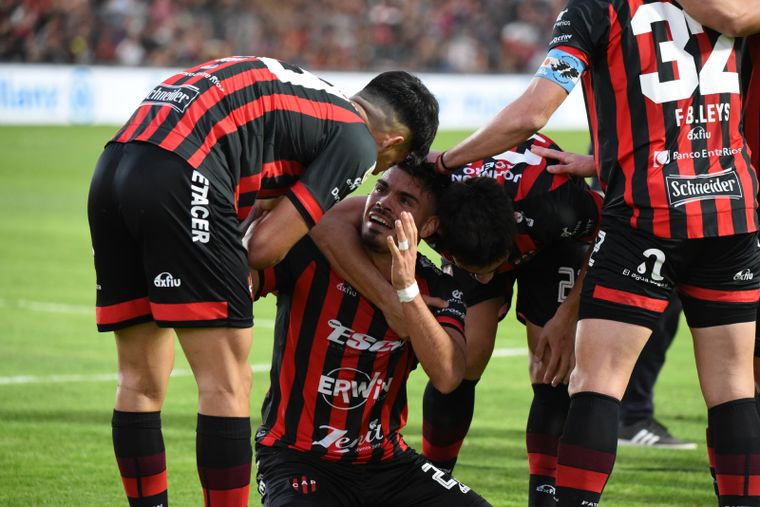 Patronato goleó a Boca en Paraná. Foto: Télam