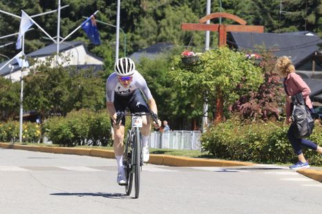 Juani Goudailliez, en plena competencia en Villa La Angostura. Juani Goudailliez, en plena competencia en Villa La Angostura.