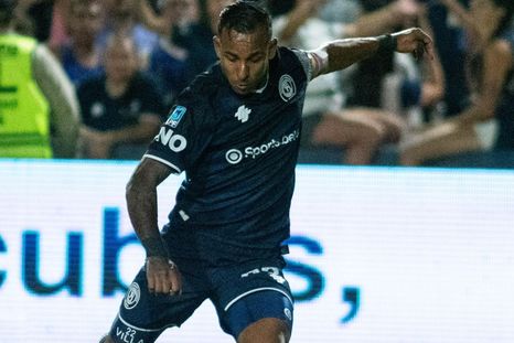 El colombiano Sebastián Villa marcó diferencias en el 2-1 de Independiente Rivadavia ante Sarmiento y dejó definiciones fuertes sobre su futuro. El colombiano Sebastián Villa marcó diferencias en el 2-1 de Independiente Rivadavia ante Sarmiento y dejó definiciones fuertes sobre su futuro.