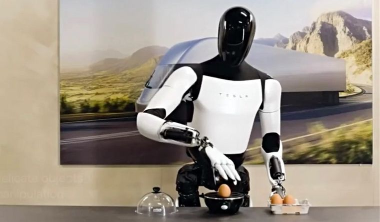El robot, en su nueva generación, es más livianos y más preciso en sus movimientos. Foto: Tesla.