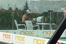imagenes exclusivas: ricardo arjona se divirtio jugando al padel en un barrio privado de mendoza