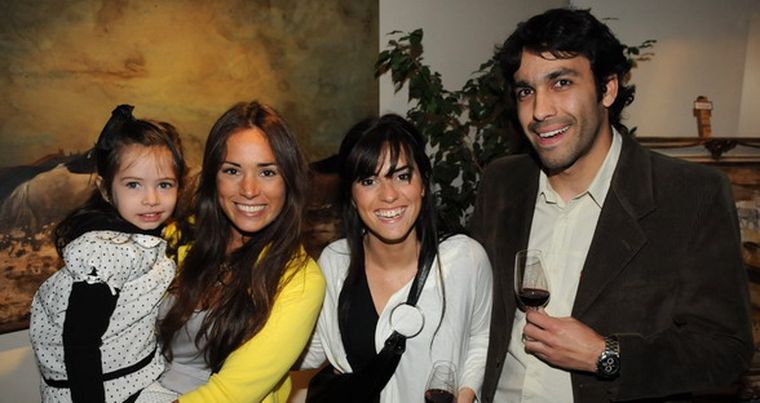 Flor Aise con Santina, María José Correas y Mariano Bravo en la noche inaugural de la muestra. Foto: Nacho Gaffuri / MDZ