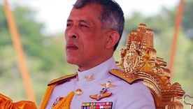 Maha Vajiralongkorn regenta a distancia y no es de los reyes más populares del mundo. Foto: El País - https://imagenes.elpais.com - https://imagenes.elpais.com/resizer/k45rYP2FCgiIx2v6MSJlRKKIfJY=/1960x1470/cloudfront-eu-central-1.images.arcpublishing.com/prisa/GQBXGKAG7FDQTAYWBTFYYDWK2Y.jpg