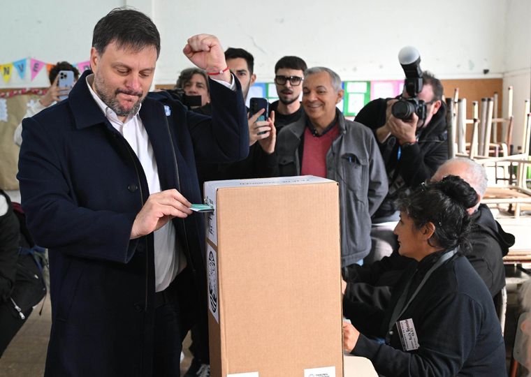 El candidato a legislador porteño votó en Boedo y habló con respecto al video publicitario de Macri Foto: Noticias Argentinas