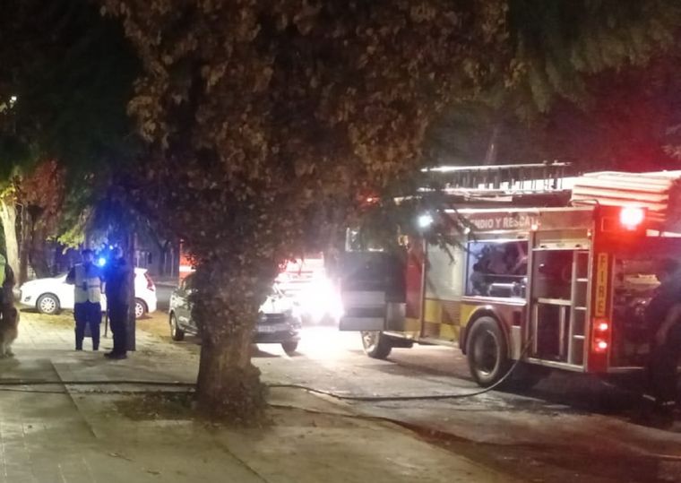 Bomberos trabajaron en la esquina de San Martín y Rivadavia tras el colapso de un ascensor (foto ilustrativa).
