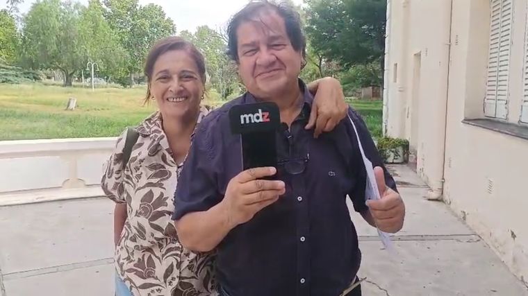 Tras 33 años de convivencia, una pareja mendocina eligió el martes 13 para sellar su unión y romper con el viejo refrán popular.