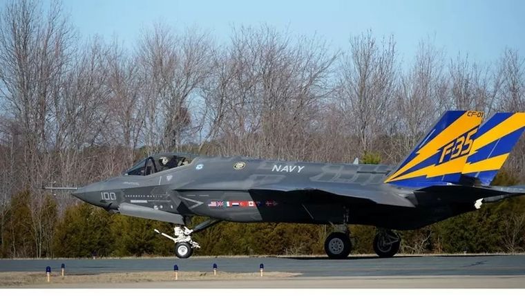 Foto: GETTY IMAGES. El avión F-35C vale unos $100 millones, pero es la información que guarda la que lo hace más valioso.