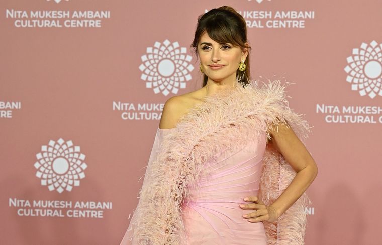 Foto: https://smoda.elpais.com/moda/actualidad/penelope-cruz-zendaya-y-gigi-hadid-brillan-en-la-alfombra-roja-mas-glamurosa-de-india/