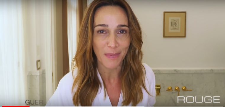 lozanoveronica A sus 51 años, Verónica Lozano tiene una rutina diaria para cuidar su piel y su cuerpo Foto: Youtube -  Perfumerías Rouge