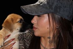 Maria Becerra se mostró feliz al recibir a su nuevo cachorro proveniente de Chile. / Instagram @mariabecerra