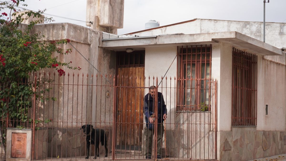 Vivir siendo jubilado en Mendoza: las historias de supervivencia y dolor por los ajustes