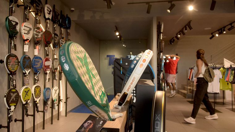 Todos los precios del deporte de moda en Chile. Foto: Walter Moreno.