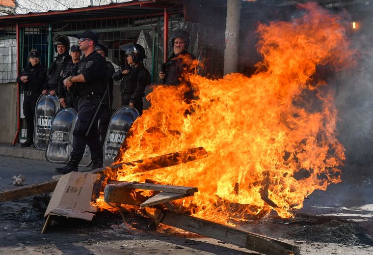 Incidentes Vecinos protestan en barrio Zavaleta por el crimen del barrendero Foto: Télam