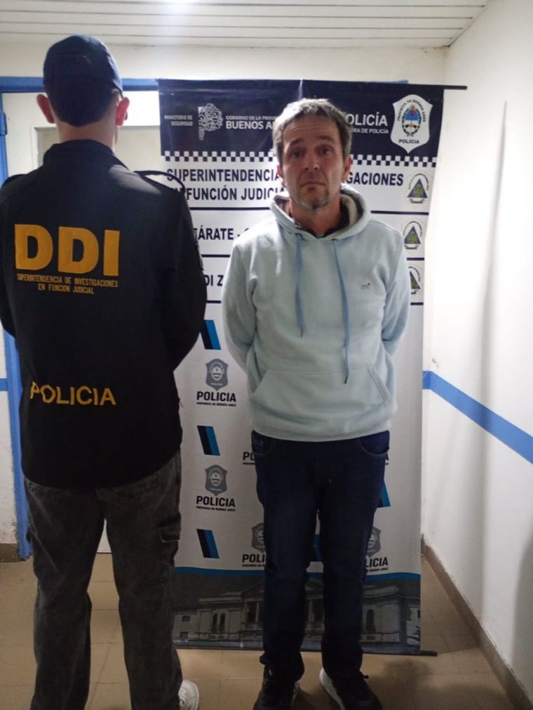 La primera foto que muestra al exmarido de Julieta Prandi detenido luego de la condena por abusar sexualmente de la actriz y modelo. La primera foto que muestra al exmarido de Julieta Prandi detenido luego de la condena por abusar sexualmente de la actriz y modelo.