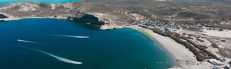 Puerto Pirámides es un pueblo de Chubut ubicado en Península Valdés, uno de los grandes santuarios de fauna marina de Argentina.