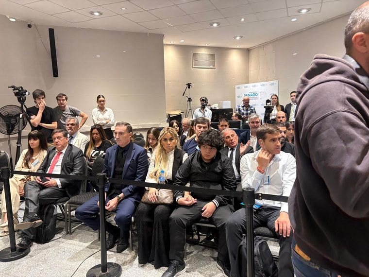 Dieguito Fernando junto a su mamá Verónica Ojeda en el veredicto contra Julieta Makintach.