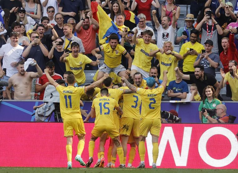 Rumania da la primera gran sorpresa de la Eurocopa. Foto: EFE