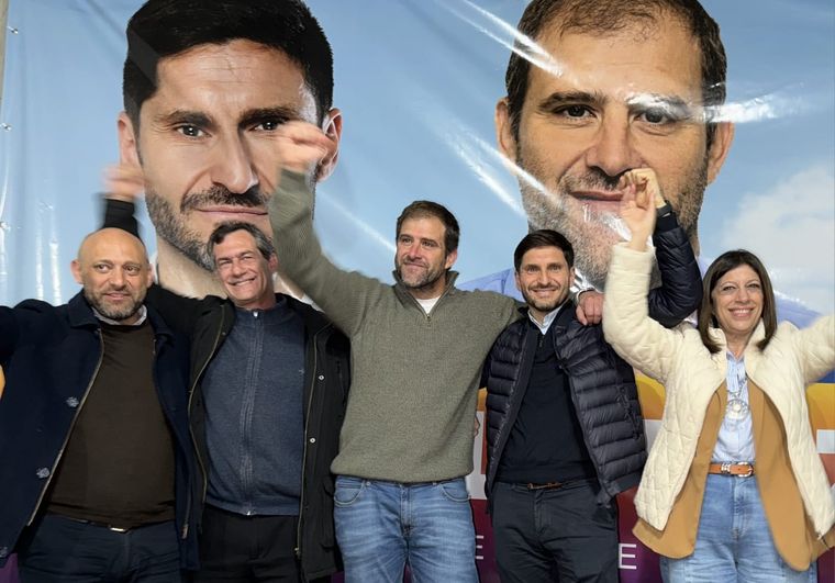 Maximiliano Pullaro junto al flamante intendente Guillermo Luzzi. Foto: Prensa Maximiliano Pullaro