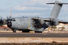 Este es el avión británico que hizo escala en Chile antes de aterrizar en Malvinas. Este es el avión británico que hizo escala en Chile antes de aterrizar en Malvinas.