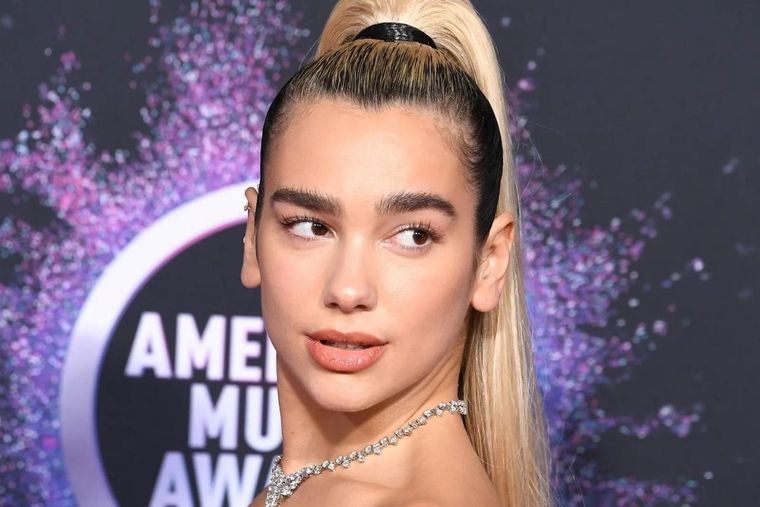 Dua Lipa Dua Lipa en Instagram y Donatella Vesace Foto: Vanity Fair