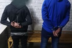(Casi) siempre juntos. Querían robar pero quedaron atrapados en el trole.
