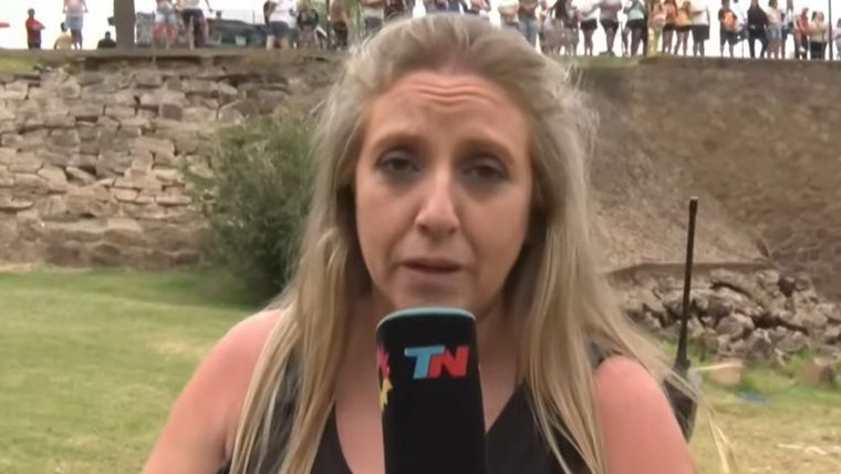 La comunicadora se cayó en el río.&nbsp;