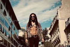 Lenny Kravitz tiene una figura envidiable a sus 59 años. Foto: Lenny Kravitz / Instagram