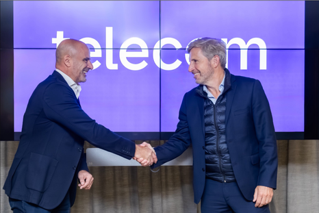 El Gobernador de Entre Ríos, Rogelio Frigerio, firmó un acuerdo comercial con Telecom. El Gobernador de Entre Ríos, Rogelio Frigerio, firmó un acuerdo comercial con Telecom.