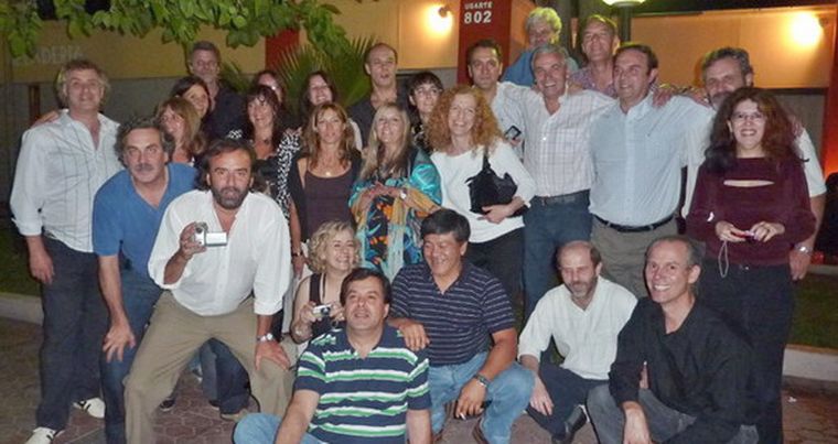 Como en los viejos tiempos: una gran foto grupal con los egresados de la promoción 79 del Liceo Agrícola. Foto: Gentileza