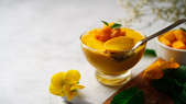 Placer en cada cucharada: receta de mousse de mango estrella del verano. Placer en cada cucharada: receta de mousse de mango estrella del verano.