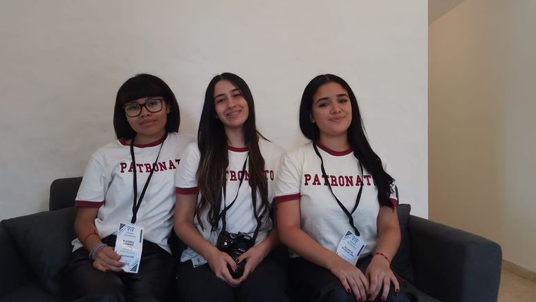 De izquierda a derecha: Romina, Salomé y Guadalupe, alumnas de Patronato de la Infancia. De izquierda a derecha: Romina, Salomé y Guadalupe, alumnas de Patronato de la Infancia.